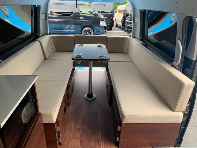 ハイエースワゴン VANLIFEオリジナル ベガ 新車 電動ドア 全周囲カメラ アルパインナビ 電子レンジ 冷蔵庫 丸目ヘッドライト ヴァレンティテール ジャオスマッドガード 後席モニター 衝突軽減ブレーキ スマートキー プッシュスタート 走行充電(40枚目)
