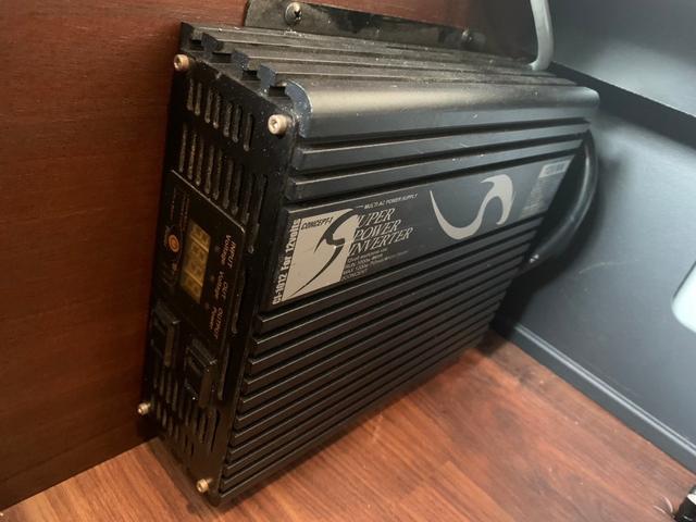 ハイエースワゴン VANLIFEオリジナル ベガ 新車 電動ドア 全周囲カメラ アルパインナビ 電子レンジ 冷蔵庫 丸目ヘッドライト ヴァレンティテール ジャオスマッドガード 後席モニター 衝突軽減ブレーキ スマートキー プッシュスタート 走行充電(52枚目)