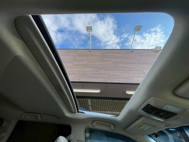 ランドクルーザープラド TX“Lパッケージ・Matt Black Edition”7 特別仕様車 サンルーフ 全周囲カメラ クリアランスソナー シートベンチレーション レーダークルーズコントロール オートマチックハイビーム スマートキー プッシュスタート 7人乗り 3列シート(4枚目)