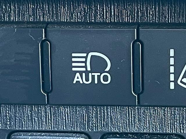 プリウスアルファ S チューン ブラックII ワンオーナー 純正ナビ レーダークルーズコントロール オートマチックハイビーム ビルトインETC オートライト シートヒーター スマートキー プッシュスタート フルセグ 先行発進アラート フォグライト(7枚目)