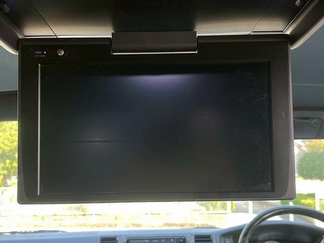 ハイエースバン スーパーGL ダークプライムII 純正ナビ 後席モニター 全周囲カメラ 社外17インチアルミホイール AC100V電源 オートマチックハイビーム 衝突軽減ブレーキ 車線逸脱警報 スマートキー プッシュスタート デジタルインナーミラー(4枚目)