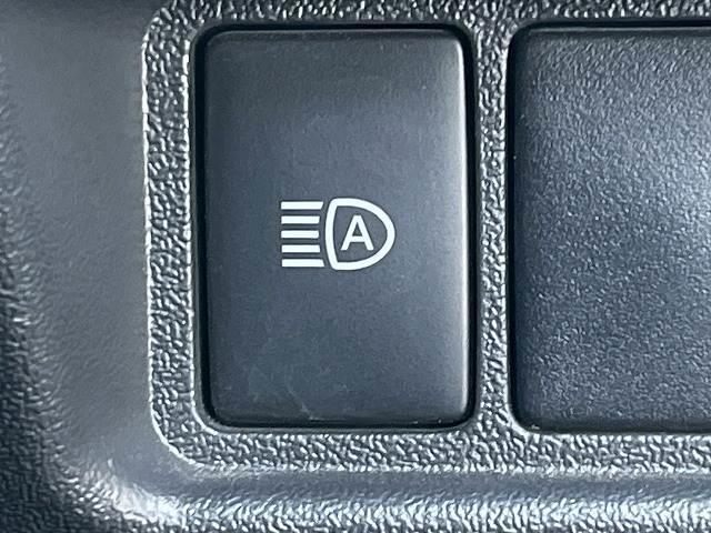 ハイエースバン スーパーGL ダークプライムII 純正ナビ 後席モニター 全周囲カメラ 社外17インチアルミホイール AC100V電源 オートマチックハイビーム 衝突軽減ブレーキ 車線逸脱警報 スマートキー プッシュスタート デジタルインナーミラー(6枚目)