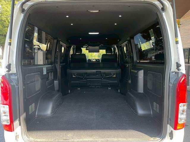 ハイエースバン スーパーGL ダークプライムII 純正ナビ 後席モニター 全周囲カメラ 社外17インチアルミホイール AC100V電源 オートマチックハイビーム 衝突軽減ブレーキ 車線逸脱警報 スマートキー プッシュスタート デジタルインナーミラー(13枚目)