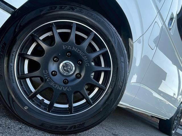 ハイエースバン スーパーGL ダークプライムII 純正ナビ 後席モニター 全周囲カメラ 社外17インチアルミホイール AC100V電源 オートマチックハイビーム 衝突軽減ブレーキ 車線逸脱警報 スマートキー プッシュスタート デジタルインナーミラー(19枚目)