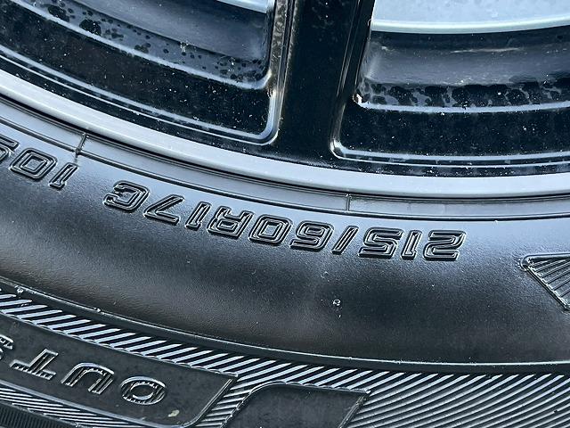 ハイエースバン スーパーGL ダークプライムII 純正ナビ 後席モニター 全周囲カメラ 社外17インチアルミホイール AC100V電源 オートマチックハイビーム 衝突軽減ブレーキ 車線逸脱警報 スマートキー プッシュスタート デジタルインナーミラー(25枚目)