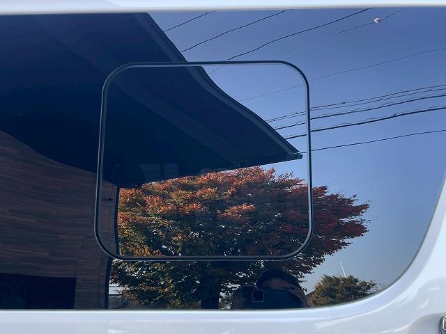 ハイエースバン スーパーGL ダークプライムII 純正ナビ 後席モニター 全周囲カメラ 社外17インチアルミホイール AC100V電源 オートマチックハイビーム 衝突軽減ブレーキ 車線逸脱警報 スマートキー プッシュスタート デジタルインナーミラー(32枚目)