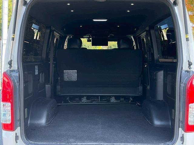 ハイエースバン スーパーGL ダークプライムII 純正ナビ 後席モニター 全周囲カメラ 社外17インチアルミホイール AC100V電源 オートマチックハイビーム 衝突軽減ブレーキ 車線逸脱警報 スマートキー プッシュスタート デジタルインナーミラー(34枚目)