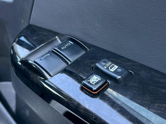 ハイエースバン スーパーGL ダークプライムII 純正ナビ 後席モニター 全周囲カメラ 社外17インチアルミホイール AC100V電源 オートマチックハイビーム 衝突軽減ブレーキ 車線逸脱警報 スマートキー プッシュスタート デジタルインナーミラー(51枚目)