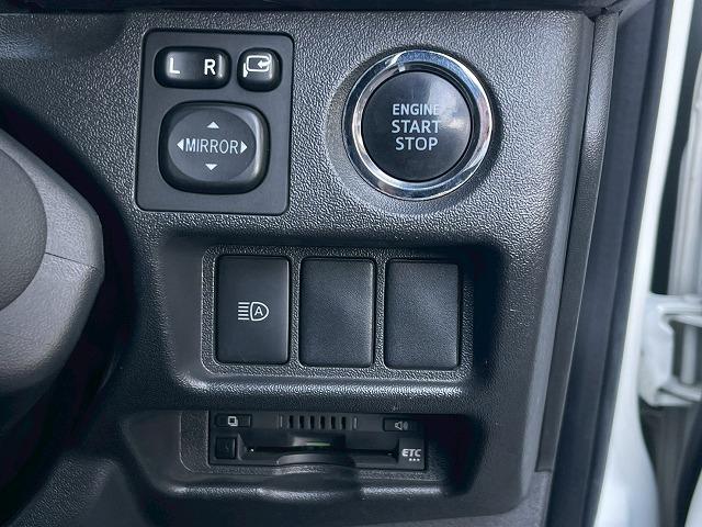 ハイエースバン スーパーGL ダークプライムII 純正ナビ 後席モニター 全周囲カメラ 社外17インチアルミホイール AC100V電源 オートマチックハイビーム 衝突軽減ブレーキ 車線逸脱警報 スマートキー プッシュスタート デジタルインナーミラー(52枚目)