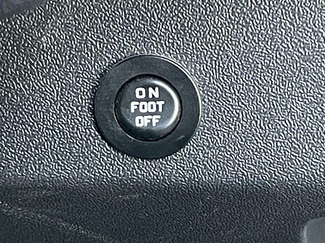 ハイエースバン スーパーGL ダークプライムII 純正ナビ 後席モニター 全周囲カメラ 社外17インチアルミホイール AC100V電源 オートマチックハイビーム 衝突軽減ブレーキ 車線逸脱警報 スマートキー プッシュスタート デジタルインナーミラー(55枚目)