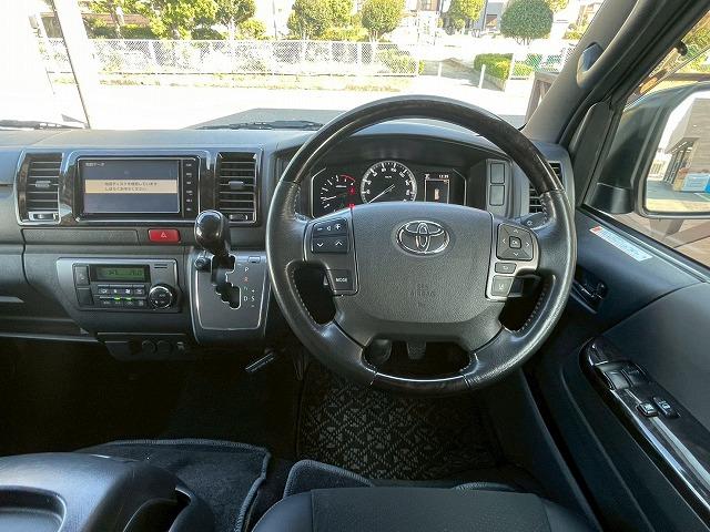 ハイエースバン スーパーGL ダークプライムII 純正ナビ 後席モニター 全周囲カメラ 社外17インチアルミホイール AC100V電源 オートマチックハイビーム 衝突軽減ブレーキ 車線逸脱警報 スマートキー プッシュスタート デジタルインナーミラー(56枚目)