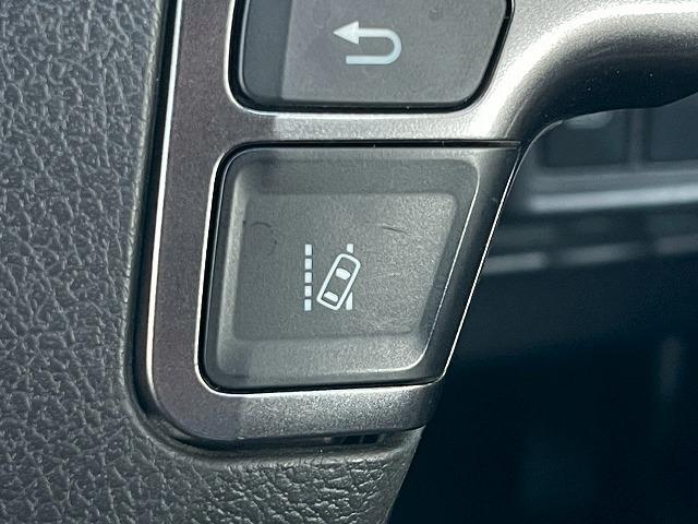 ハイエースバン スーパーGL ダークプライムII 純正ナビ 後席モニター 全周囲カメラ 社外17インチアルミホイール AC100V電源 オートマチックハイビーム 衝突軽減ブレーキ 車線逸脱警報 スマートキー プッシュスタート デジタルインナーミラー(63枚目)