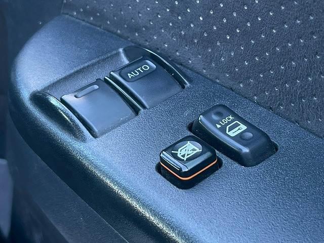 ハイエースバン スーパーGL 純正ナビ バックカメラ 衝突軽減ブレーキ LEDヘッドライト フォグライト プッシュスタート スマートキー オートライト オートエアコン フルセグTV パワーステアリング パワーウインドウ ETC(9枚目)