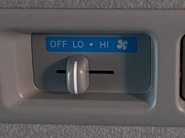 ハイエースバン スーパーGL 純正ナビ バックカメラ 衝突軽減ブレーキ LEDヘッドライト フォグライト プッシュスタート スマートキー オートライト オートエアコン フルセグTV パワーステアリング パワーウインドウ ETC(42枚目)