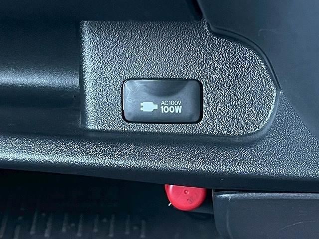 ハイエースバン スーパーＧＬダークプライム２　１１型アルパインナビ　モデリスタエアロ　全周囲カメラ　両側電動スライドドア　衝突軽減ブレーキ　オートマチックハイビーム　スマートキー　プッシュスタート　ＡＣ１００Ｖ電源　ＨＤＭＩ接続可　フルセグＴＶ（9枚目）