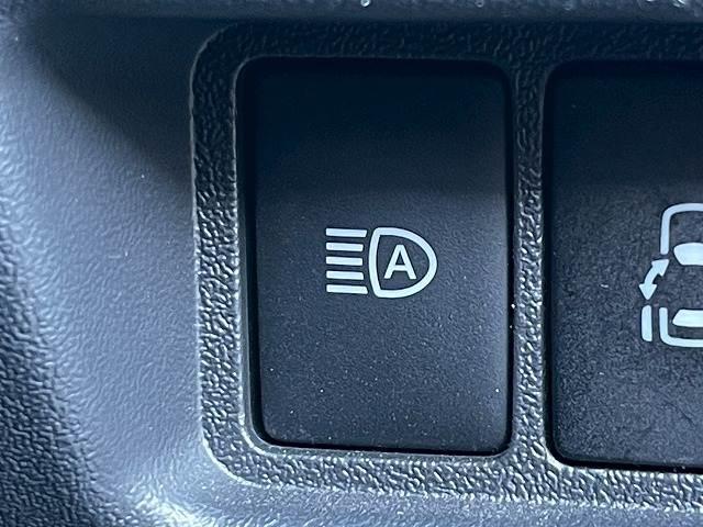 ハイエースバン スーパーＧＬダークプライム２　１１型アルパインナビ　モデリスタエアロ　全周囲カメラ　両側電動スライドドア　衝突軽減ブレーキ　オートマチックハイビーム　スマートキー　プッシュスタート　ＡＣ１００Ｖ電源　ＨＤＭＩ接続可　フルセグＴＶ（10枚目）