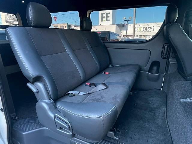 ハイエースバン スーパーＧＬダークプライム２　１１型アルパインナビ　モデリスタエアロ　全周囲カメラ　両側電動スライドドア　衝突軽減ブレーキ　オートマチックハイビーム　スマートキー　プッシュスタート　ＡＣ１００Ｖ電源　ＨＤＭＩ接続可　フルセグＴＶ（12枚目）