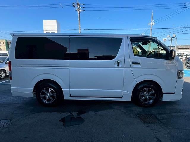 ハイエースバン スーパーＧＬダークプライム２　１１型アルパインナビ　モデリスタエアロ　全周囲カメラ　両側電動スライドドア　衝突軽減ブレーキ　オートマチックハイビーム　スマートキー　プッシュスタート　ＡＣ１００Ｖ電源　ＨＤＭＩ接続可　フルセグＴＶ（14枚目）