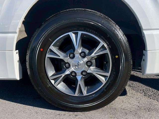 ハイエースバン スーパーＧＬダークプライム２　１１型アルパインナビ　モデリスタエアロ　全周囲カメラ　両側電動スライドドア　衝突軽減ブレーキ　オートマチックハイビーム　スマートキー　プッシュスタート　ＡＣ１００Ｖ電源　ＨＤＭＩ接続可　フルセグＴＶ（21枚目）