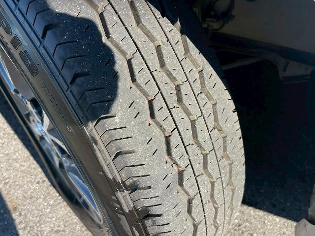 ハイエースバン スーパーＧＬダークプライム２　１１型アルパインナビ　モデリスタエアロ　全周囲カメラ　両側電動スライドドア　衝突軽減ブレーキ　オートマチックハイビーム　スマートキー　プッシュスタート　ＡＣ１００Ｖ電源　ＨＤＭＩ接続可　フルセグＴＶ（26枚目）