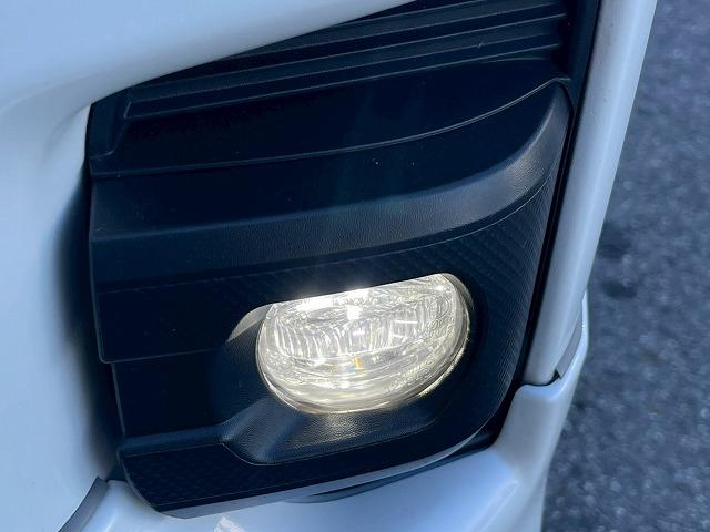 ハイエースバン スーパーＧＬダークプライム２　１１型アルパインナビ　モデリスタエアロ　全周囲カメラ　両側電動スライドドア　衝突軽減ブレーキ　オートマチックハイビーム　スマートキー　プッシュスタート　ＡＣ１００Ｖ電源　ＨＤＭＩ接続可　フルセグＴＶ（38枚目）