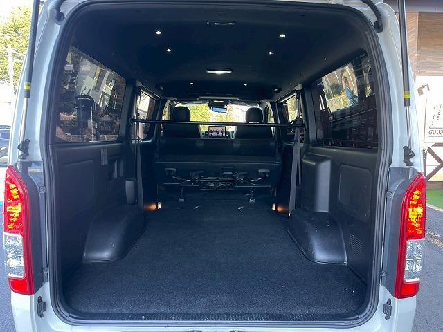 ハイエースバン スーパーＧＬダークプライム２　１１型アルパインナビ　モデリスタエアロ　全周囲カメラ　両側電動スライドドア　衝突軽減ブレーキ　オートマチックハイビーム　スマートキー　プッシュスタート　ＡＣ１００Ｖ電源　ＨＤＭＩ接続可　フルセグＴＶ（42枚目）