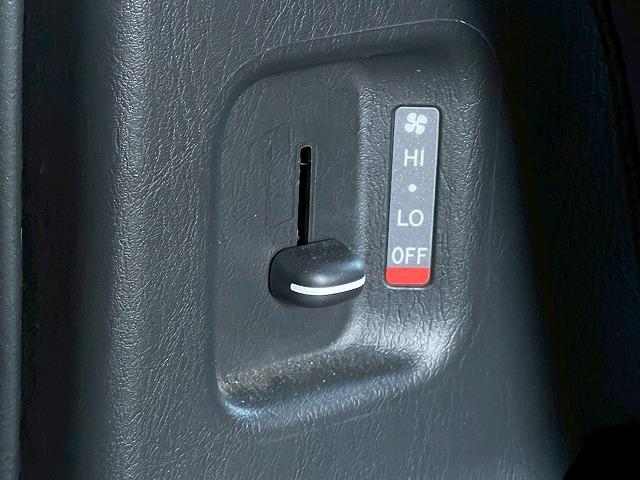 ハイエースバン スーパーＧＬダークプライム２　１１型アルパインナビ　モデリスタエアロ　全周囲カメラ　両側電動スライドドア　衝突軽減ブレーキ　オートマチックハイビーム　スマートキー　プッシュスタート　ＡＣ１００Ｖ電源　ＨＤＭＩ接続可　フルセグＴＶ（43枚目）