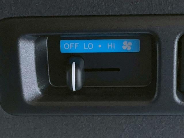 ハイエースバン スーパーＧＬダークプライム２　１１型アルパインナビ　モデリスタエアロ　全周囲カメラ　両側電動スライドドア　衝突軽減ブレーキ　オートマチックハイビーム　スマートキー　プッシュスタート　ＡＣ１００Ｖ電源　ＨＤＭＩ接続可　フルセグＴＶ（44枚目）