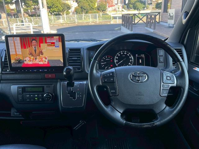 ハイエースバン スーパーＧＬダークプライム２　１１型アルパインナビ　モデリスタエアロ　全周囲カメラ　両側電動スライドドア　衝突軽減ブレーキ　オートマチックハイビーム　スマートキー　プッシュスタート　ＡＣ１００Ｖ電源　ＨＤＭＩ接続可　フルセグＴＶ（46枚目）