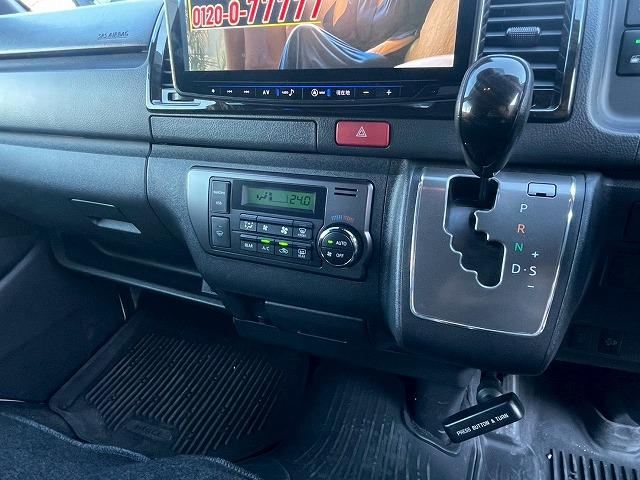 ハイエースバン スーパーＧＬダークプライム２　１１型アルパインナビ　モデリスタエアロ　全周囲カメラ　両側電動スライドドア　衝突軽減ブレーキ　オートマチックハイビーム　スマートキー　プッシュスタート　ＡＣ１００Ｖ電源　ＨＤＭＩ接続可　フルセグＴＶ（60枚目）