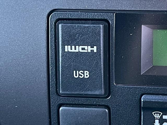 ハイエースバン スーパーＧＬダークプライム２　１１型アルパインナビ　モデリスタエアロ　全周囲カメラ　両側電動スライドドア　衝突軽減ブレーキ　オートマチックハイビーム　スマートキー　プッシュスタート　ＡＣ１００Ｖ電源　ＨＤＭＩ接続可　フルセグＴＶ（62枚目）