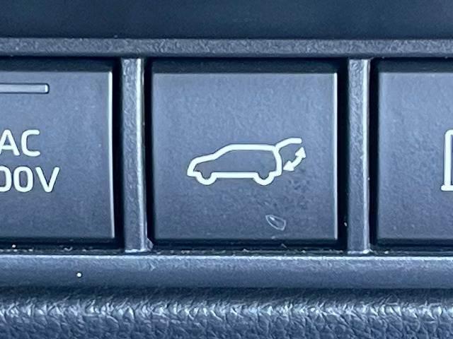 プリウス Ｚ　純正１２．３型ディスプレイ　パノラマルーフ　ブラインドスポットモニター　全周囲カメラ　シートベンチレーション　レーダークルーズコントロール　パーキングアシスト　デジタルインナーミラー　電動リアゲート（9枚目）