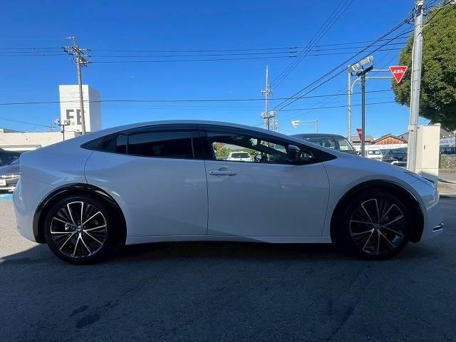 プリウス Ｚ　純正１２．３型ディスプレイ　パノラマルーフ　ブラインドスポットモニター　全周囲カメラ　シートベンチレーション　レーダークルーズコントロール　パーキングアシスト　デジタルインナーミラー　電動リアゲート（14枚目）