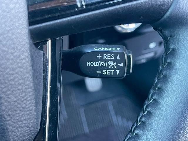 プリウス Ｓ　純正９型ナビ　バックカメラ　レーダークルーズコントロール　ビルトインＥＴＣ　スマートキー　プッシュスタート　車線逸脱警報　オートマチックハイビーム　先行発進アラート　フルセグＴＶ　バックカメラ　ＬＥＤ（5枚目）