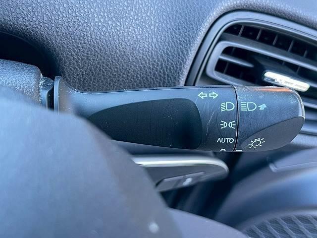 プリウス Ｓ　純正９型ナビ　バックカメラ　レーダークルーズコントロール　ビルトインＥＴＣ　スマートキー　プッシュスタート　車線逸脱警報　オートマチックハイビーム　先行発進アラート　フルセグＴＶ　バックカメラ　ＬＥＤ（9枚目）