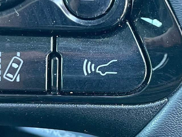 プリウス Ｓ　純正９型ナビ　バックカメラ　レーダークルーズコントロール　ビルトインＥＴＣ　スマートキー　プッシュスタート　車線逸脱警報　オートマチックハイビーム　先行発進アラート　フルセグＴＶ　バックカメラ　ＬＥＤ（10枚目）