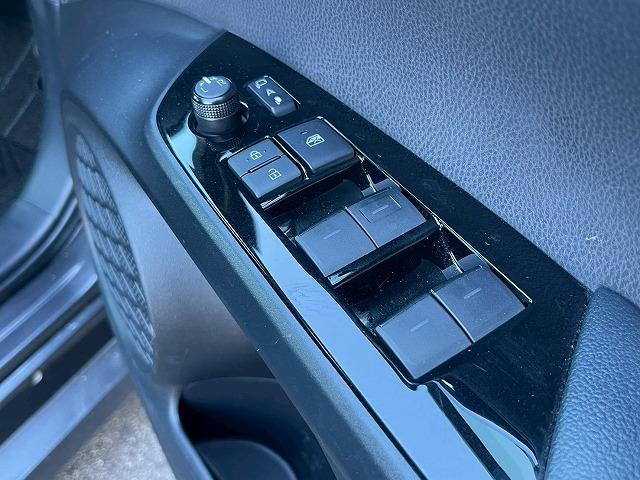 プリウス Ｓ　純正９型ナビ　バックカメラ　レーダークルーズコントロール　ビルトインＥＴＣ　スマートキー　プッシュスタート　車線逸脱警報　オートマチックハイビーム　先行発進アラート　フルセグＴＶ　バックカメラ　ＬＥＤ（36枚目）