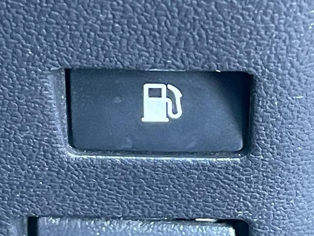 プリウス Ｓ　純正９型ナビ　バックカメラ　レーダークルーズコントロール　ビルトインＥＴＣ　スマートキー　プッシュスタート　車線逸脱警報　オートマチックハイビーム　先行発進アラート　フルセグＴＶ　バックカメラ　ＬＥＤ（42枚目）