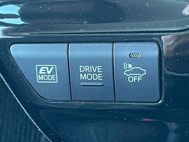 プリウス Ｓ　純正９型ナビ　バックカメラ　レーダークルーズコントロール　ビルトインＥＴＣ　スマートキー　プッシュスタート　車線逸脱警報　オートマチックハイビーム　先行発進アラート　フルセグＴＶ　バックカメラ　ＬＥＤ（55枚目）