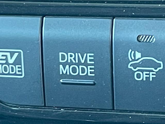 プリウス Ｓ　純正９型ナビ　バックカメラ　レーダークルーズコントロール　ビルトインＥＴＣ　スマートキー　プッシュスタート　車線逸脱警報　オートマチックハイビーム　先行発進アラート　フルセグＴＶ　バックカメラ　ＬＥＤ（57枚目）