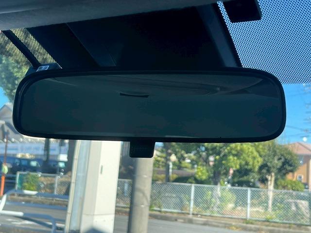 プリウス Ｓ　純正９型ナビ　バックカメラ　レーダークルーズコントロール　ビルトインＥＴＣ　スマートキー　プッシュスタート　車線逸脱警報　オートマチックハイビーム　先行発進アラート　フルセグＴＶ　バックカメラ　ＬＥＤ（64枚目）