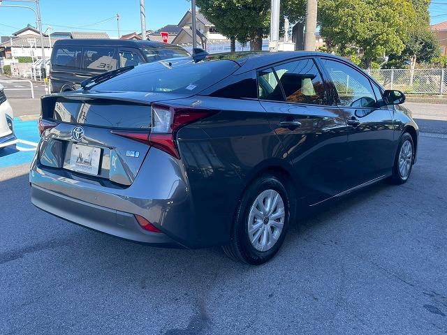 プリウス Ｓ　純正９型ナビ　バックカメラ　レーダークルーズコントロール　ビルトインＥＴＣ　スマートキー　プッシュスタート　車線逸脱警報　オートマチックハイビーム　先行発進アラート　フルセグＴＶ　バックカメラ　ＬＥＤ（75枚目）