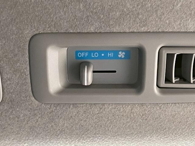 ハイエースバン スーパーGL 両側電動スライドドア ベルト交換済 バックカメラ ESSEX16インチアルミホイール 社外エアロ スマートキー プッシュスタート フォグライト AC100V電源 フルセグTV パワーステアリング(38枚目)