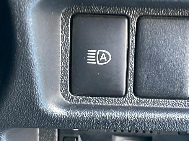 ハイエースバン スーパーGL ダークプライムII ワンオーナー 衝突軽減ブレーキ モデリスタエアロ オートマチックハイビーム AC100V電源 助手席エアバック バックカメラ スマートキー プッシュスタート ビルトインETC フルセグTV LED(6枚目)