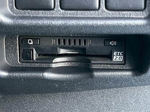 ハイエースバン スーパーGL ダークプライムII ワンオーナー 衝突軽減ブレーキ モデリスタエアロ オートマチックハイビーム AC100V電源 助手席エアバック バックカメラ スマートキー プッシュスタート ビルトインETC フルセグTV LED(8枚目)