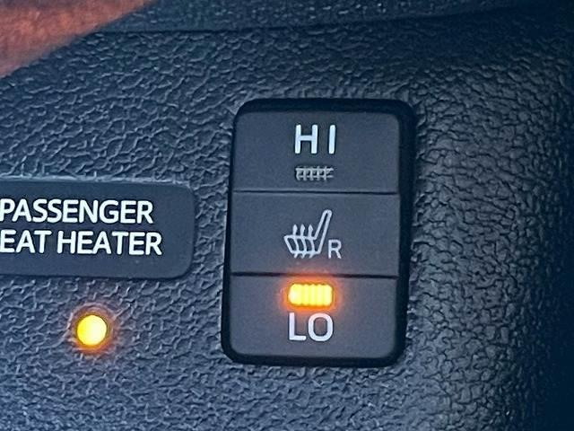 プリウス A プレミアム “ツーリングセレクション” 純正9型ナビ レーダークルコン 黒革 フルセグTV バックカメラ ビルトインETC 衝突軽減ブレーキ シートヒーター ブラインドスポットモニター クリアランスソナー レーダークルコン パワーシート(8枚目)