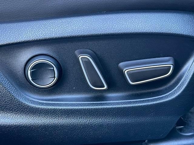 プリウス A プレミアム “ツーリングセレクション” 純正9型ナビ レーダークルコン 黒革 フルセグTV バックカメラ ビルトインETC 衝突軽減ブレーキ シートヒーター ブラインドスポットモニター クリアランスソナー レーダークルコン パワーシート(10枚目)