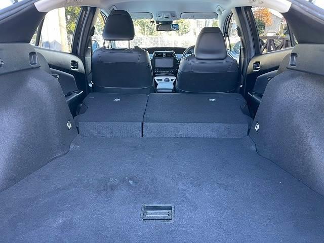 プリウス A プレミアム “ツーリングセレクション” 純正9型ナビ レーダークルコン 黒革 フルセグTV バックカメラ ビルトインETC 衝突軽減ブレーキ シートヒーター ブラインドスポットモニター クリアランスソナー レーダークルコン パワーシート(13枚目)