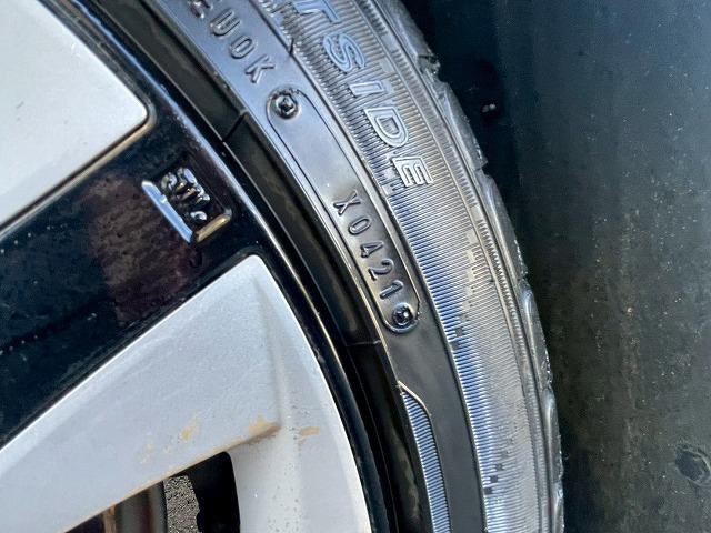 プリウス A プレミアム “ツーリングセレクション” 純正9型ナビ レーダークルコン 黒革 フルセグTV バックカメラ ビルトインETC 衝突軽減ブレーキ シートヒーター ブラインドスポットモニター クリアランスソナー レーダークルコン パワーシート(24枚目)