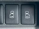 【両側電動スライドドア】運転席よりボタンひとつで開閉可能なスライドドアです。雨の日のお迎えの時など役立ちますね。